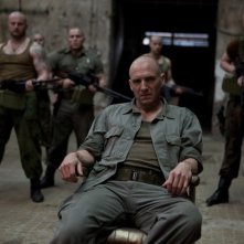 Ralph Fiennes in una scena di Coriolanus