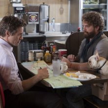 Robert Downey Jr e Zach Galifianakis, nella commedia Parto col folle
