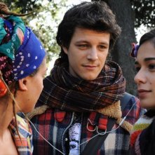 Andrea Bosca ipnotizzato da Diane Fleri nel film Febbre da fieno