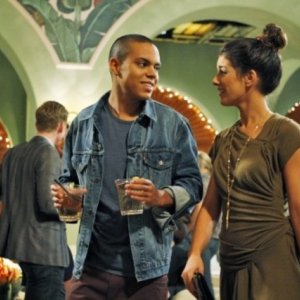 Evan Ross e Shenae Grimes nell'episodio How Much Is That Liam In The Window di 90210