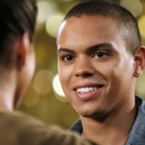 Evan Ross nell'episodio How Much Is That Liam In The Window di 90210