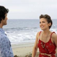 Michael Steger e Jessica Stroup nell'episodio Best Lei'd Plans di 90210