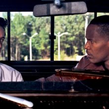 Robert Downey Jr e Jamie Foxx nella commedia Due Date