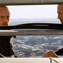 Ben Foster e Jason Statham in una scena di The Mechanic