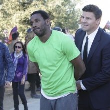 David Boreanaz e Stephen Boss nell'episodio The Bones That Weren't di Bones