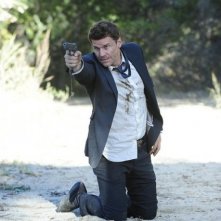 David Boreanaz nell'episodio The Bullet in the Brain di Bones