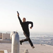 Jason Statham in una scena di The Mechanic