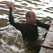 Jason Statham in una sequenza di The Mechanic