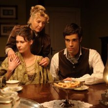 Jutta Speidel tra Inga Birkenfeld e Wolfgang Menardi in una scena del film Bergblut