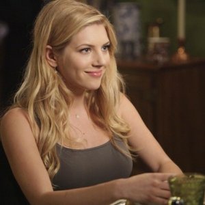 Katheryn Winnick nell'episodio The Couple in the Cave di Bones