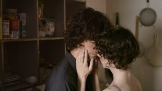 Miranda July con Hamish Linklater in una scena di The Future