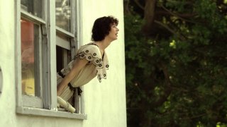 Miranda July in una sequenza di The Future