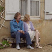 Philippe Katerine con Aurore Clément nel film Je suis un no man's land