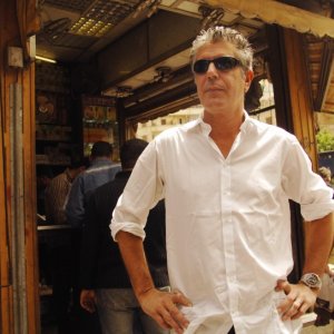 Anthony Bourdain in una foto promo del programma No Reservations (quinta stagione)