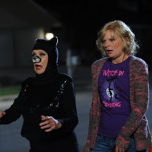 Cloris Leachman e Martha Plimpton nell'episodio Happy Halloween di Raising Hope