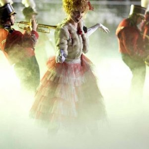 Dianna Agron in una scena dell'episodio del Super Bowl di Glee