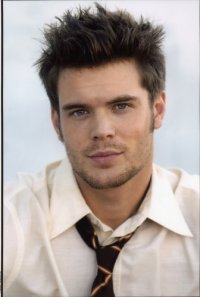 foto di Charlie Weber