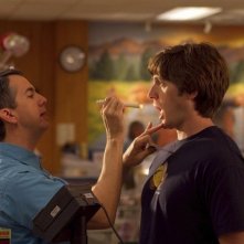 Gregg Binkley e Lucas Neff in una scena dell'episodio The Sniffles di Raising Hope