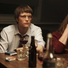 Lena Lauzemis ed August Diehl in una scena di Wer wenn nicht wir