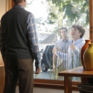 Lucas Neff e Garret Dillahunt nell'episodio Meet The Grandparents di Raising Hope