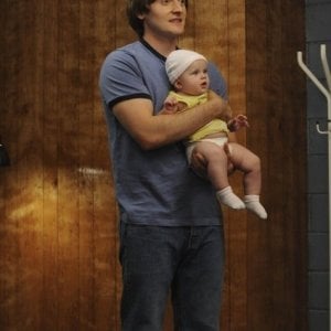 Lucas Neff nell'episodio Say Cheese di Raising Hope