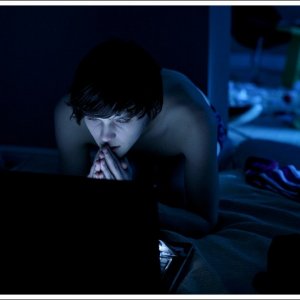 Una sequenza notturna di Sala samobójców (Suicide Room)