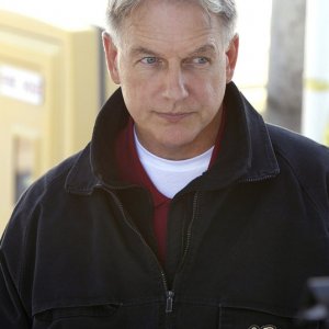 Mark Harmon in una scena dell'episodio Ships in the Night di NCIS: Unità anticrimine