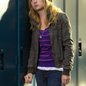 Brittany Robertson in una scena dell'episodio Homecoming Crashed di Life UneXpected