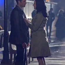 Eric Szmanda e Dita Von Teese in una scena dell'episodio A Kiss Before Frying di CSI: Scena del crimine