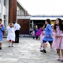 Francesca Inaudi in una sequenza del film Femmine contro Maschi