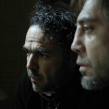 Il regista Inarritu con Javier Bardem sul set del film Biutiful