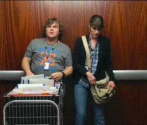 Jack Black con Amanda Peet in una scena de I fantastici viaggi di Gulliver in 3D