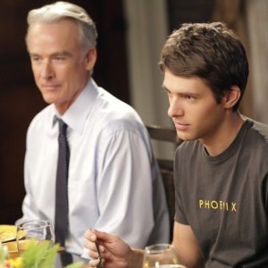 John Terry affianco a Ryan Devlin nell'episodio Scandalized di Brothers & Sisters