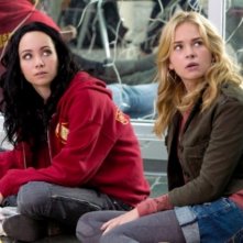 Ksenia Solo e Brittany Robertson nell'episodio Homecoming Crashed di Life UneXpected