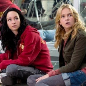 Ksenia Solo e Brittany Robertson nell'episodio Homecoming Crashed di Life UneXpected