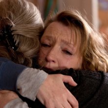 Lesley Manville in una scena drammatica del film Another Year