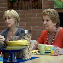 Nancy Brilli con Wilma De Angelis nel film Femmine contro Maschi