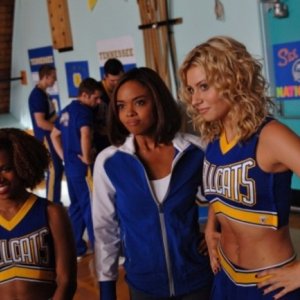 Sharon Leal ed Aly Michalka nell'episodio The Prisoner's Song di Hellcats