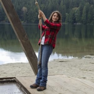 Shiri Appleby in una scena dell'episodio Camp Grounded di Life UneXpected