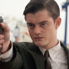 Primo piano di Sam Riley dal film Brighton Rock