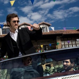 Raúl Arévalo e Quim Gutiérrez in una scena del film Primos