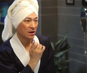 Una divertente immagine di Andy Lau dal film I Know a Woman's Heart