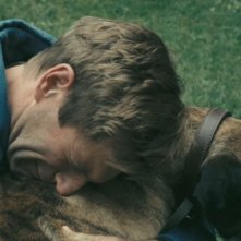 Aaron Eckhart in un'immagine tragica del film Rabbit Hole