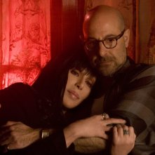 Cher e Stanley Tucci in una scena del musical Burlesque
