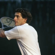 Lo sportivo Ayrton Senna in un'immagine del film Senna