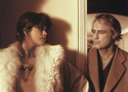 Maria Schneider accanto a Marlon Brando nel cult Ultimo tango a Parigi di Berbardo Bertolucci