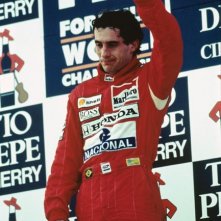 Un affaticato Ayrton Senna in un'immagine del film Senna