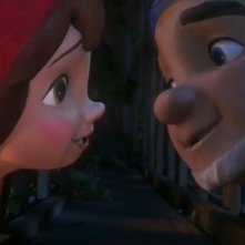 Uno gnomo blu e uno rosso nel film Gnomeo & Juliet