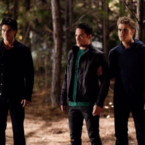 Ian Somerhalder, Michael Trevino e Paul Wesley contro i licantropi nell'episodio Daddy Issues di Vampire Diaries