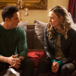 Tyler (Michael Trevino) parla con Jules (Michaela McManus) nell'episodio Daddy Issues di Vampire Diaries
